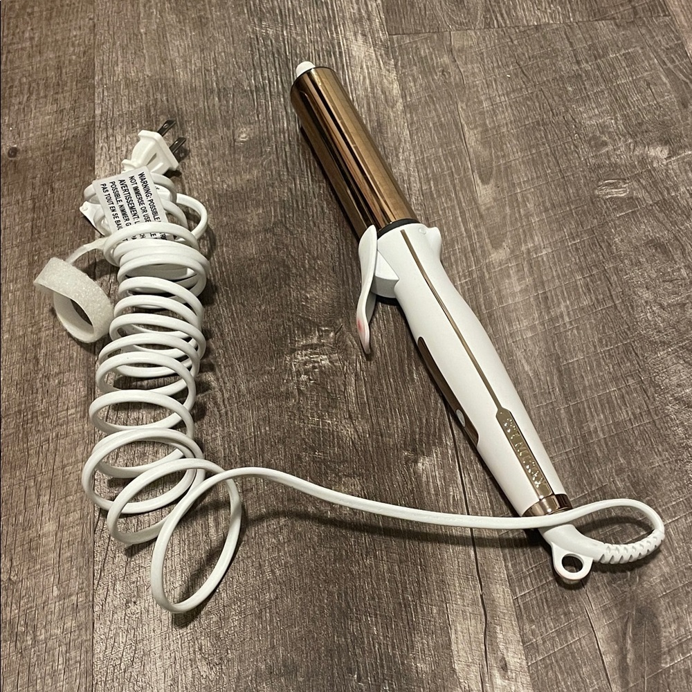 White and Gold Hair Curling Iron